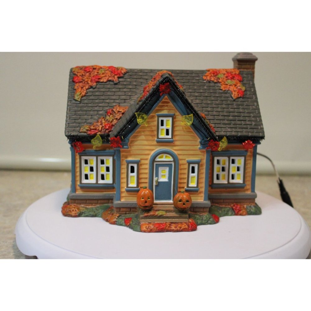 Dept 56 Halloween Village - Trick or Treat Lane with Peanuts - Picture 2 of 10